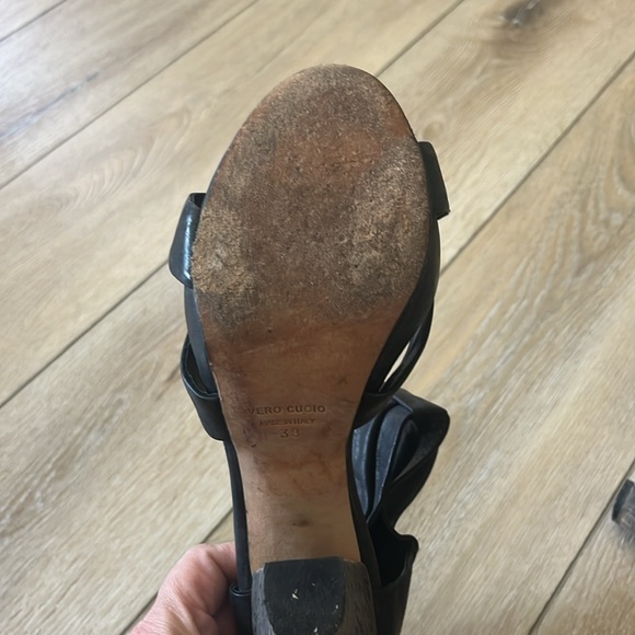 Sz 38 Vero Cuoio Italian Charcoal Black Leather Heels w/ Zipper Back Closure - Picture 5 of 6